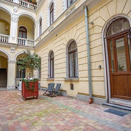 Boutique Apartment In Akacfa Street Budapest Exteriör bild