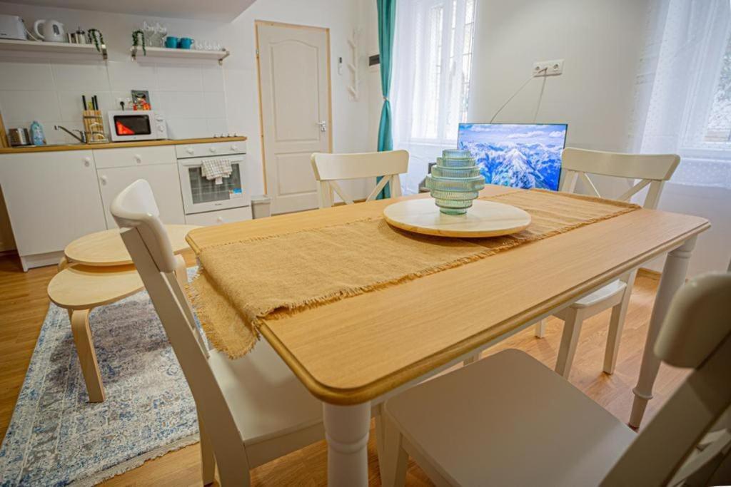 Boutique Apartment In Akacfa Street Budapest Exteriör bild